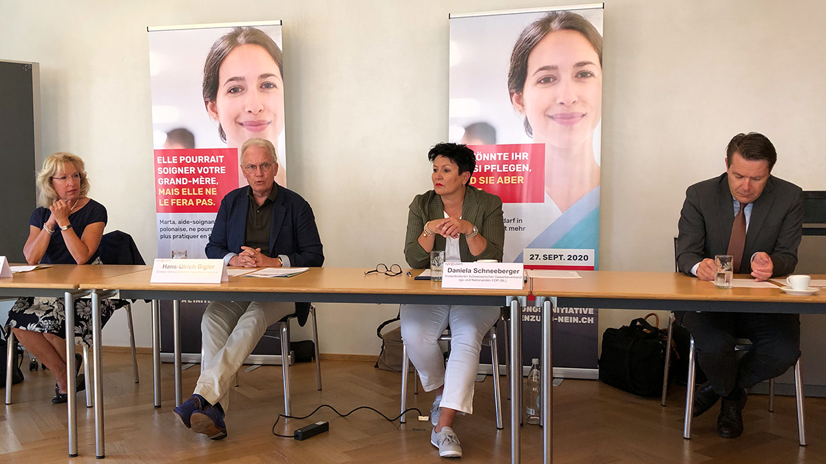 Le comité PME devant les médias à Berne (de gauche à droite): la conseillère nationale Jacqueline de Quattro (PLR/VD), le directeur de l’usam Hans-Ulrich Bigler, la conseillère nationale Daniela Schneeberger (PLR/BL) et le Conseil aux Etats Benedikt Würth (PDC/SG). Le comité PME devant les médias à Berne (de gauche à droite): la conseillère nationale Jacqueline de Quattro (PLR/VD), le directeur de l’usam Hans-Ulrich Bigler, la conseillère nationale Daniela Schneeberger (PLR/BL) et le Conseil aux Etats Benedikt Würth (PDC/SG).